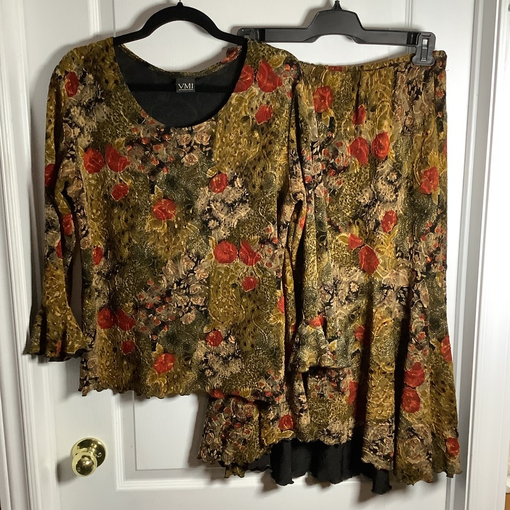 Vintage Villa Mode International Floral Top and Skirt Set